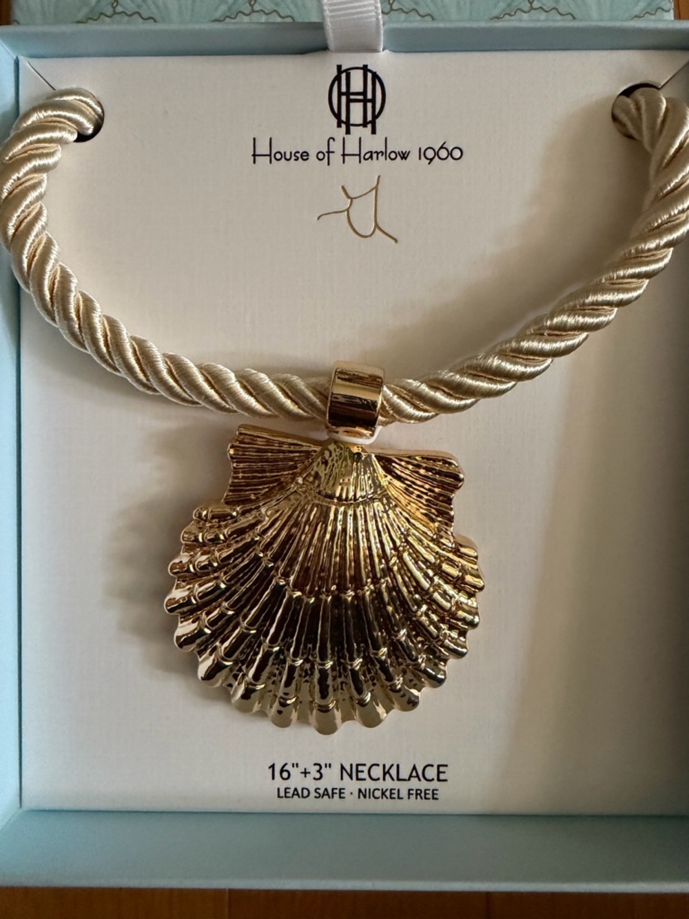 House of Harlow 1960 Gold Sculpted Shell Pendant Rope Necklace NWT NIB - Picture 2 of 6